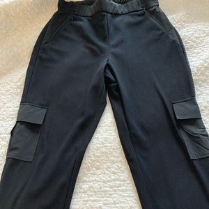 Ellie Tahari, black mesh nylon carb pocket joggers, size small, zip pockets